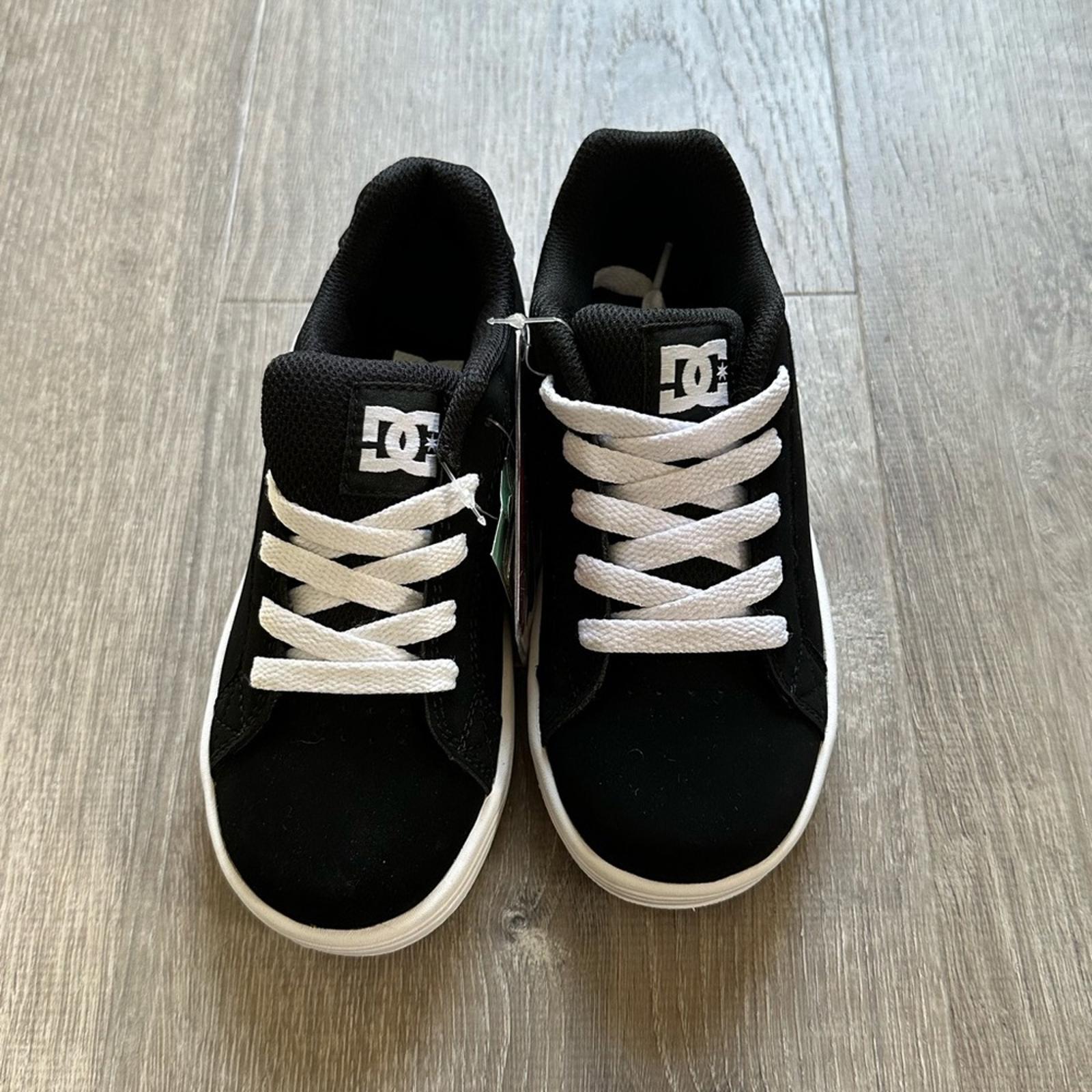 DC Kids Court Low Shoes Skateboarding Black White RARE Sample Youth Size 1