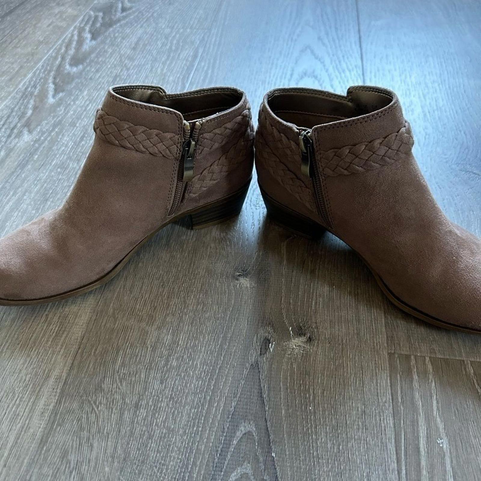 LifeStride Velocity with Memory Foam Adriana Bootie Mushroom Color Size 6.5