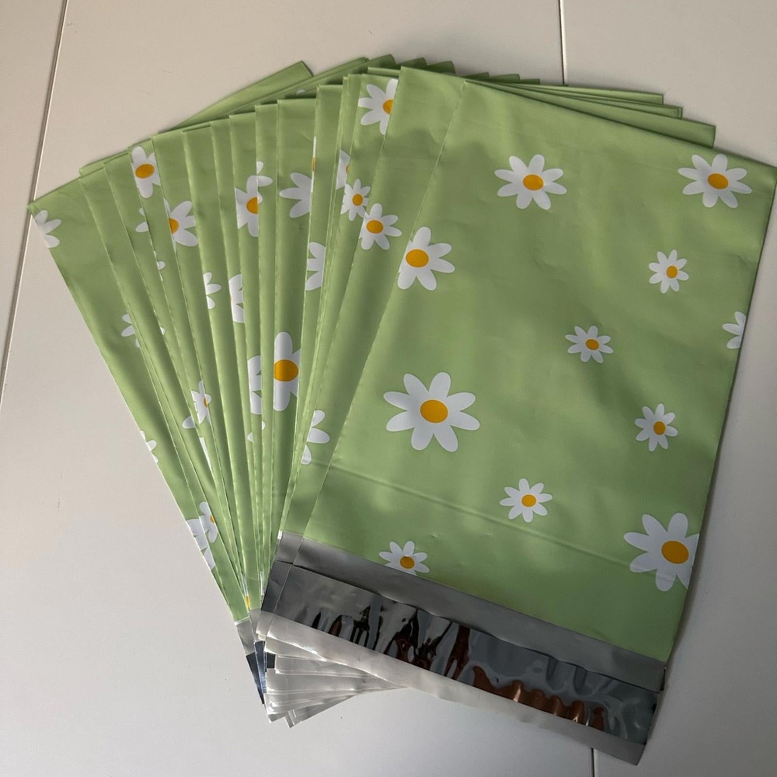 Green Daisy Print Poly Mailers 6x9 (Twenty)