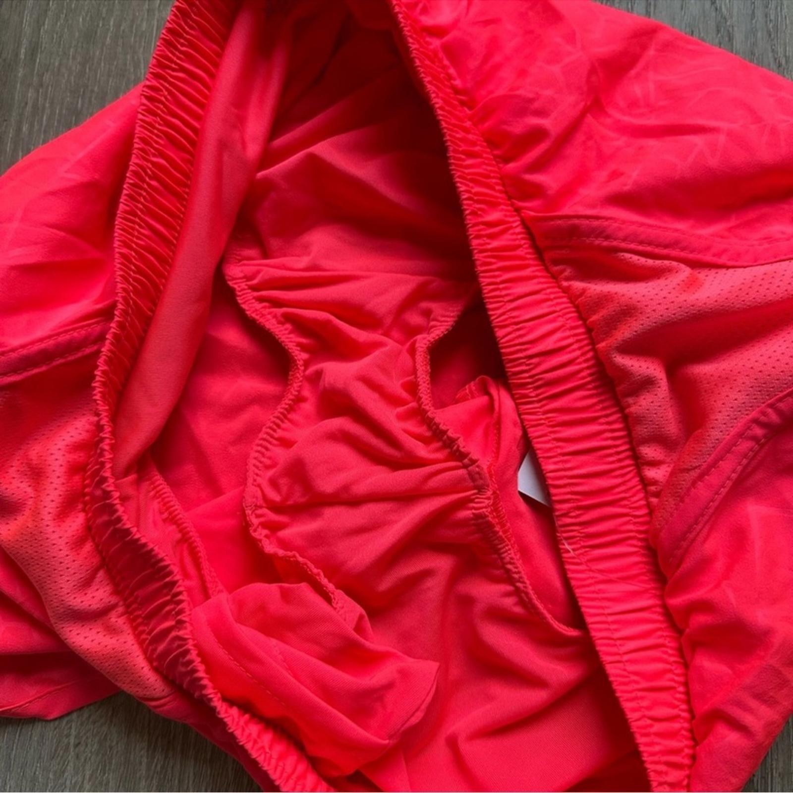 Old Navy Neon Pink Athletic Shorts Size
Small NWT