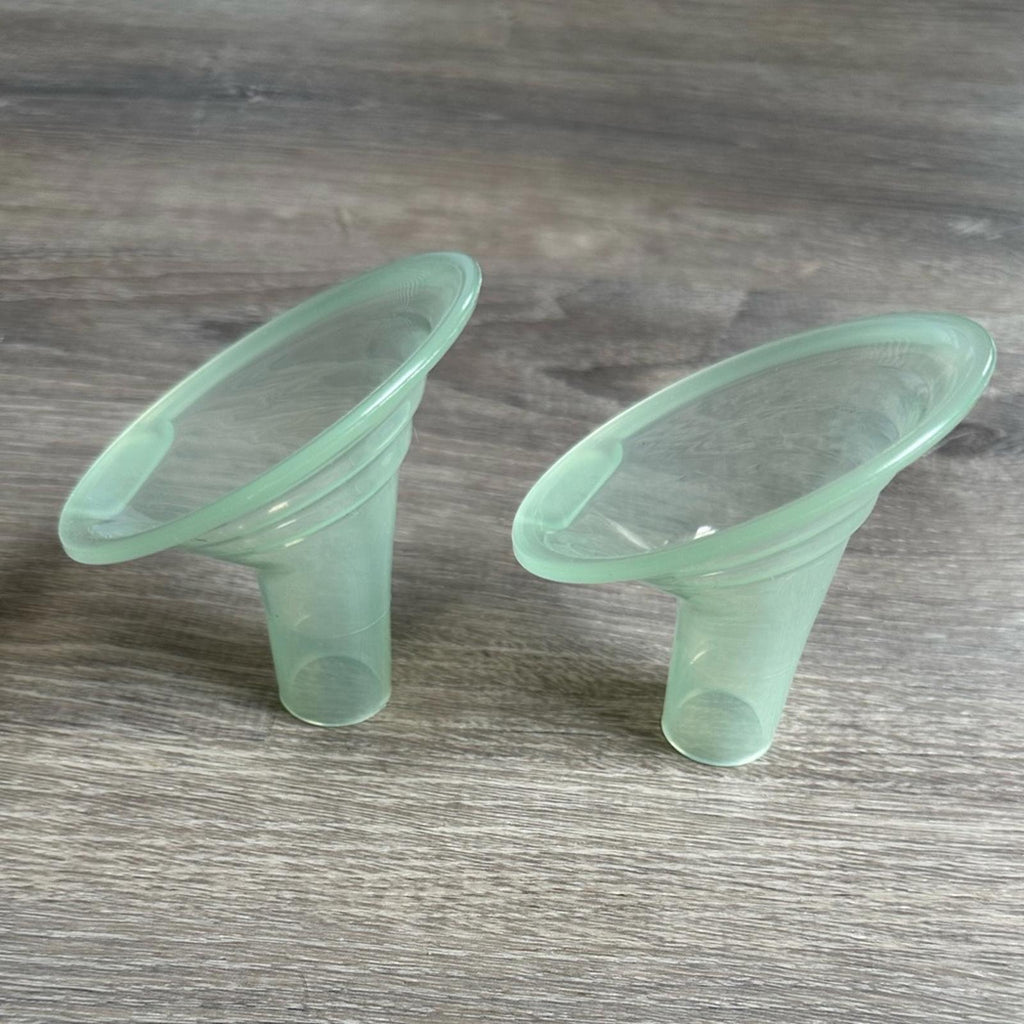 pumpin pals medium green hard plastic angled flanges 24 to 27 mm