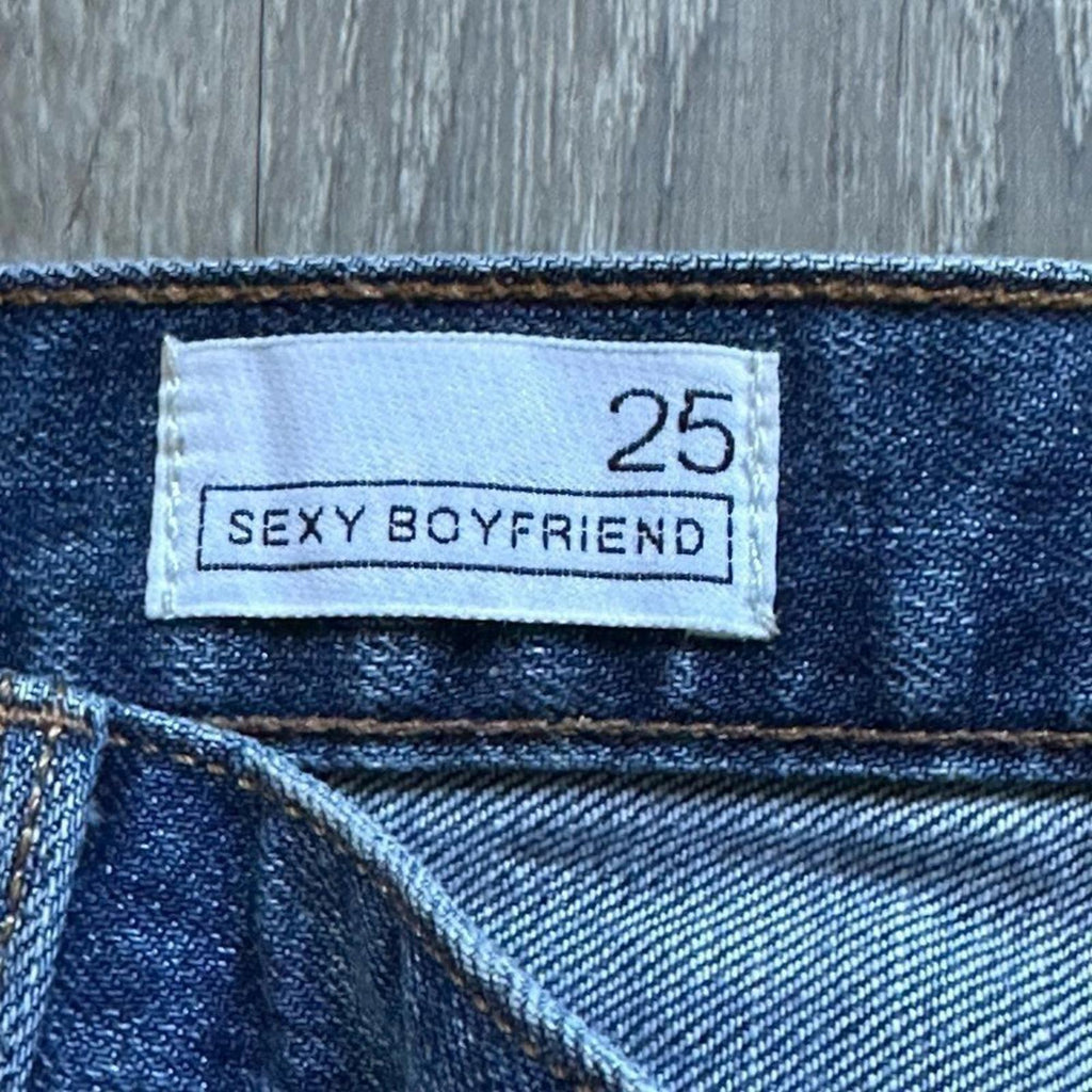 GAP 1969 Sexy Boyfriend Roll Up Destroyed Denim Jeans 
Size 25
