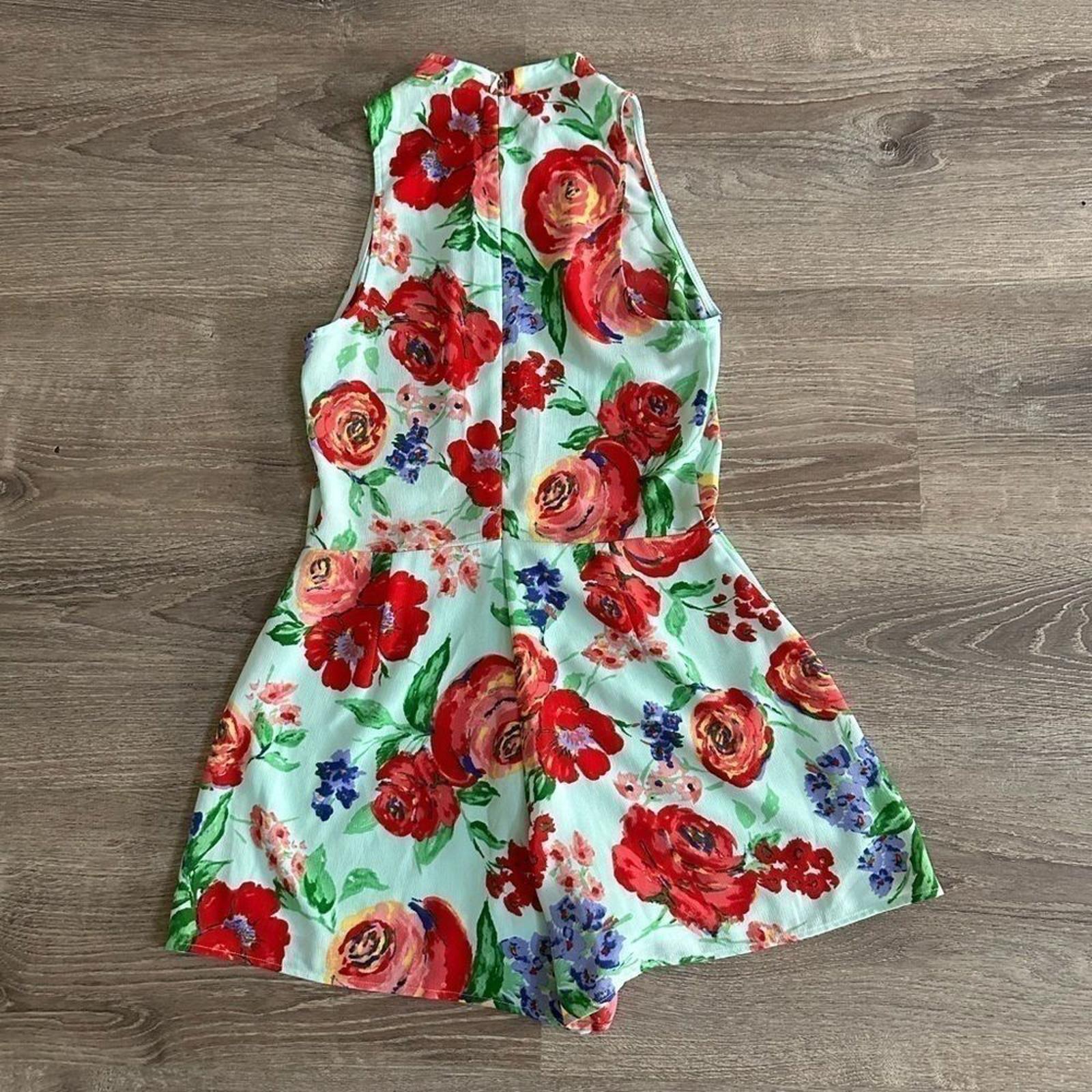 Everly Floral Teal Red Romper deep V at Neck NWT Small