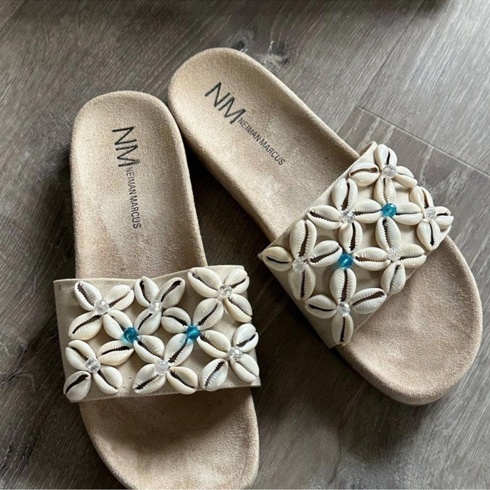 Neiman Marcus Alyssa Tan Sandals with Shell Pattern Size 7.5