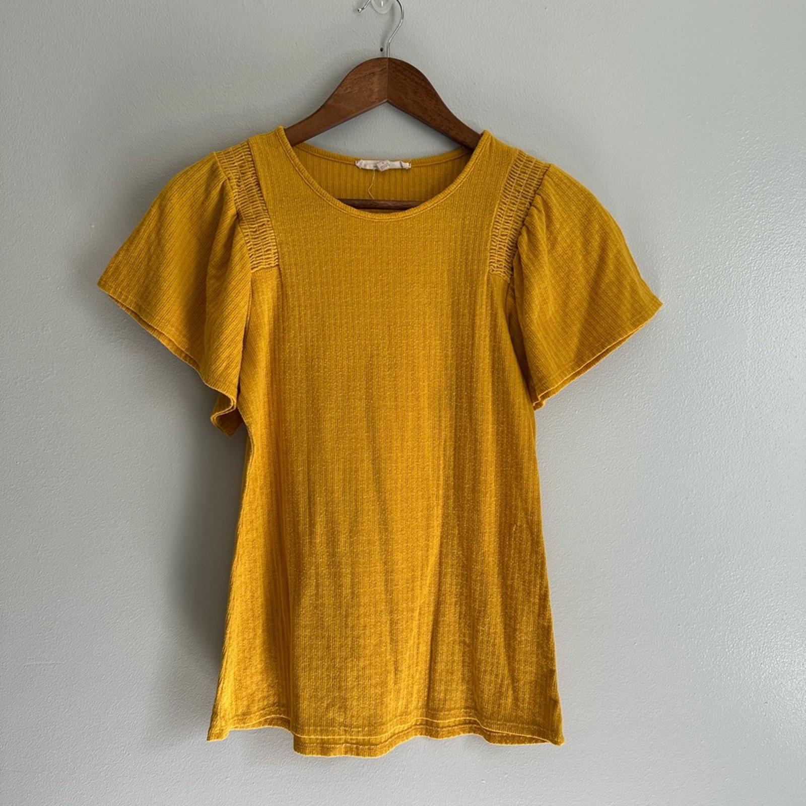 Above And Beyond Mustard Short Sleeve Top Size Small