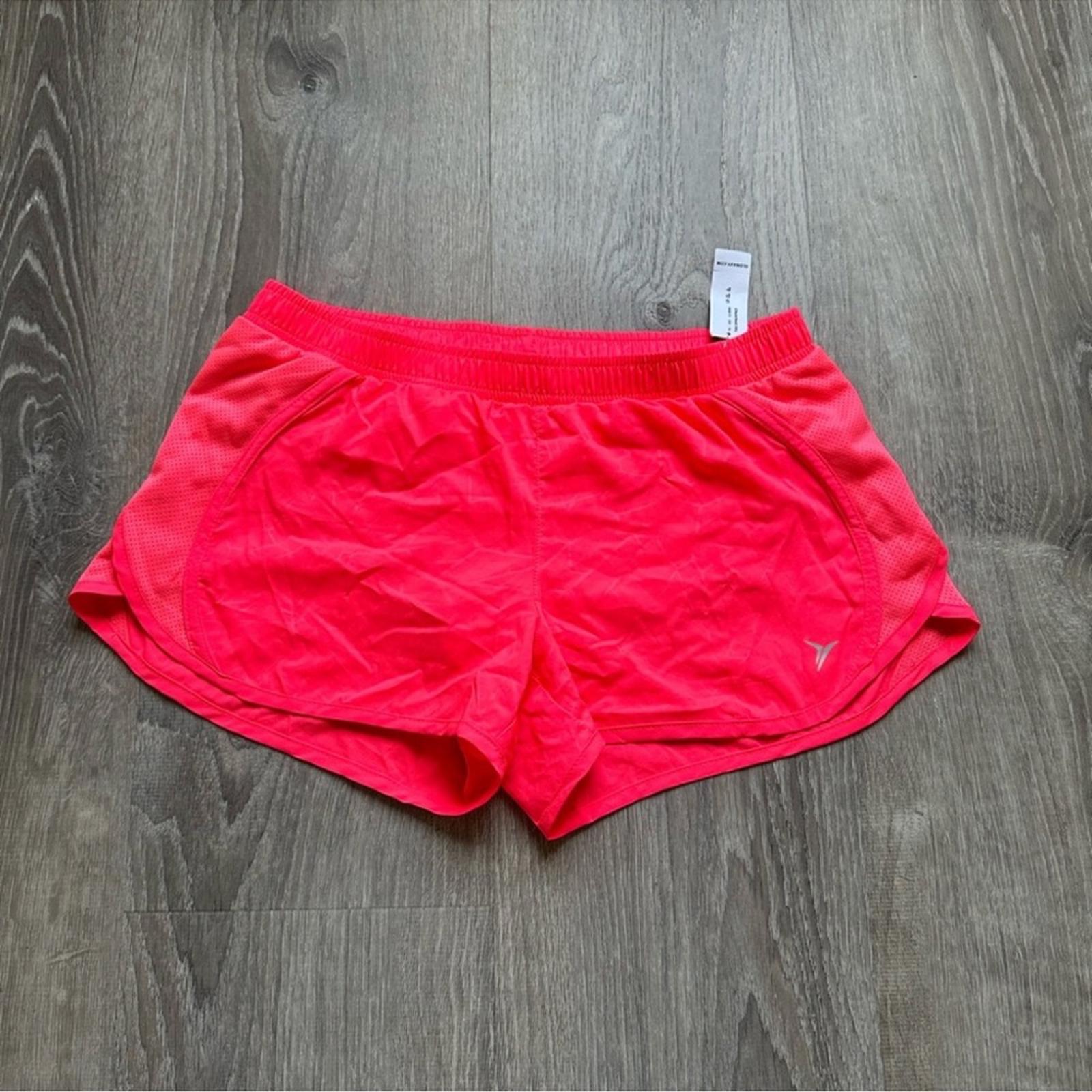 Old Navy Neon Pink Athletic Shorts Size
Small NWT