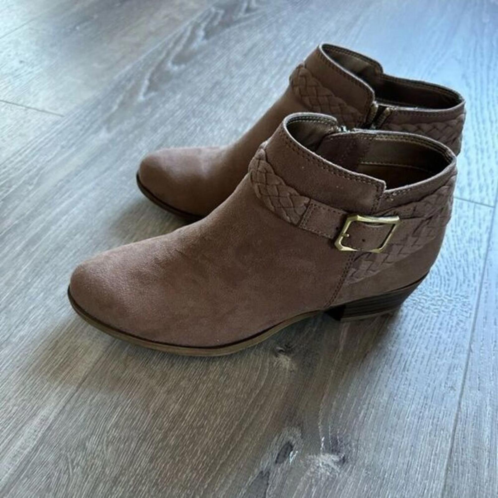 LifeStride Velocity with Memory Foam Adriana Bootie Mushroom Color Size 6.5