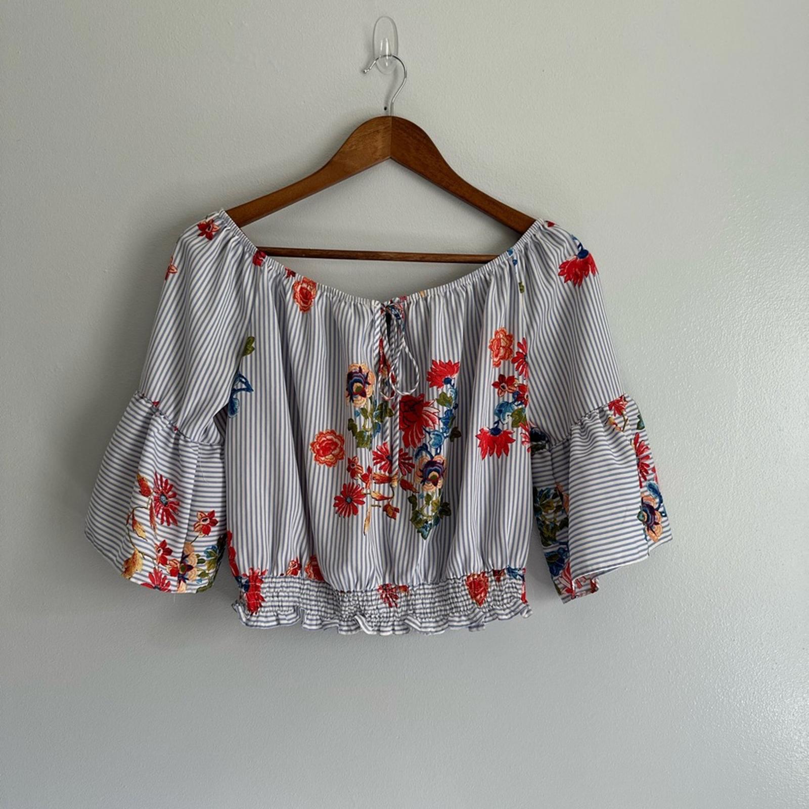 Forever 21 White and Red Floral Crop Top