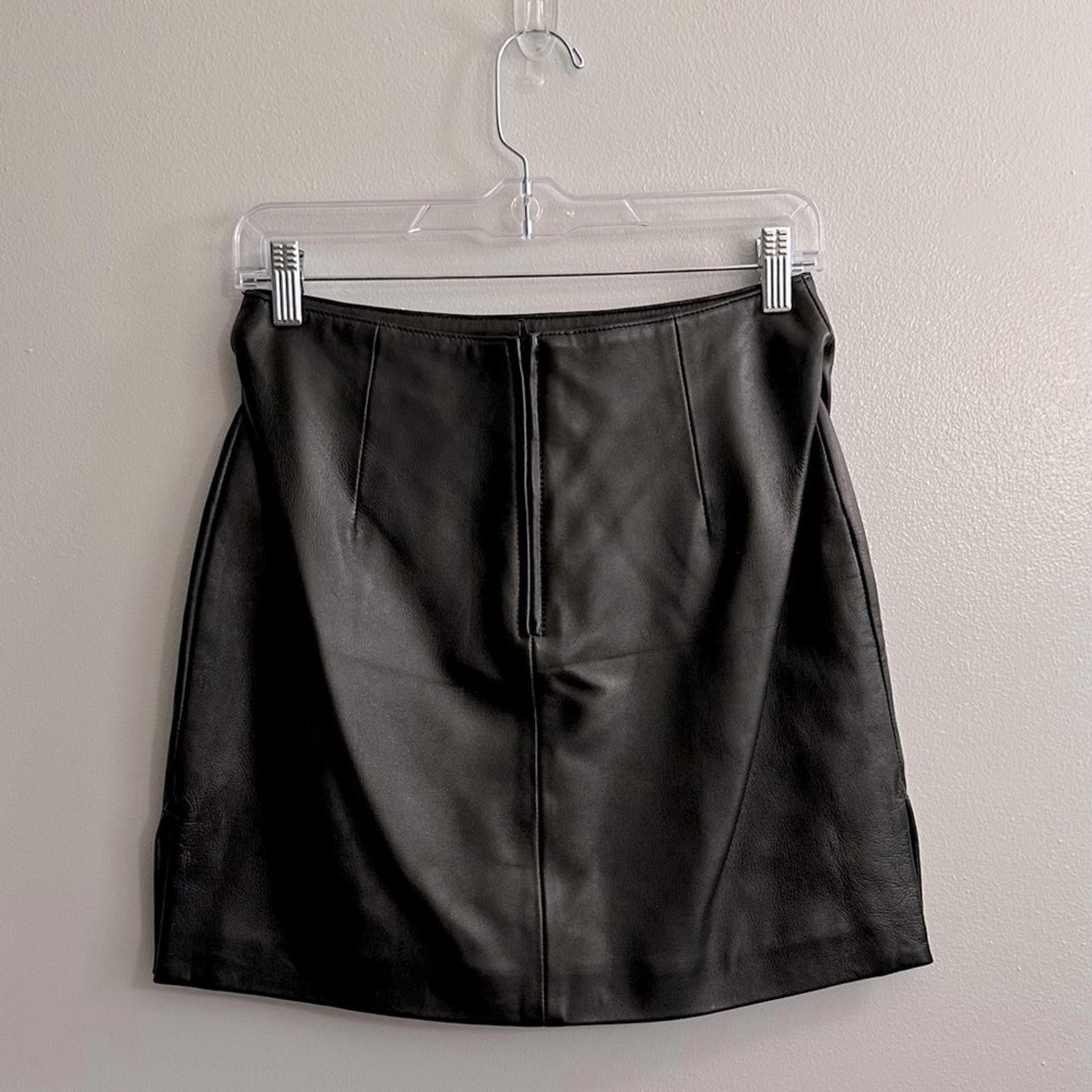 Black Hugo Buscati Vintage 90's 100% Leather
Mini Skirt Size 8