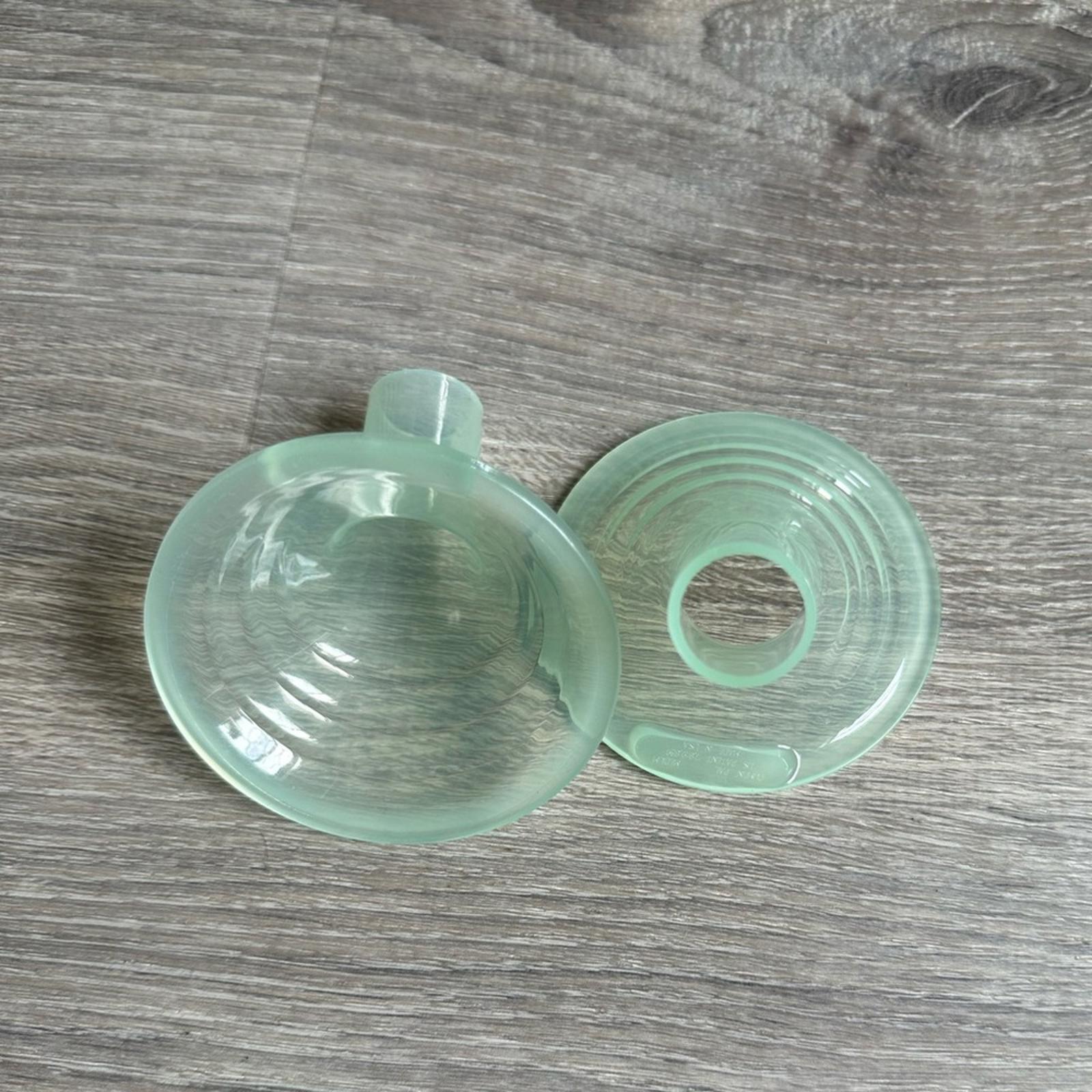 pumpin pals medium green hard plastic angled flanges 24 to 27 mm