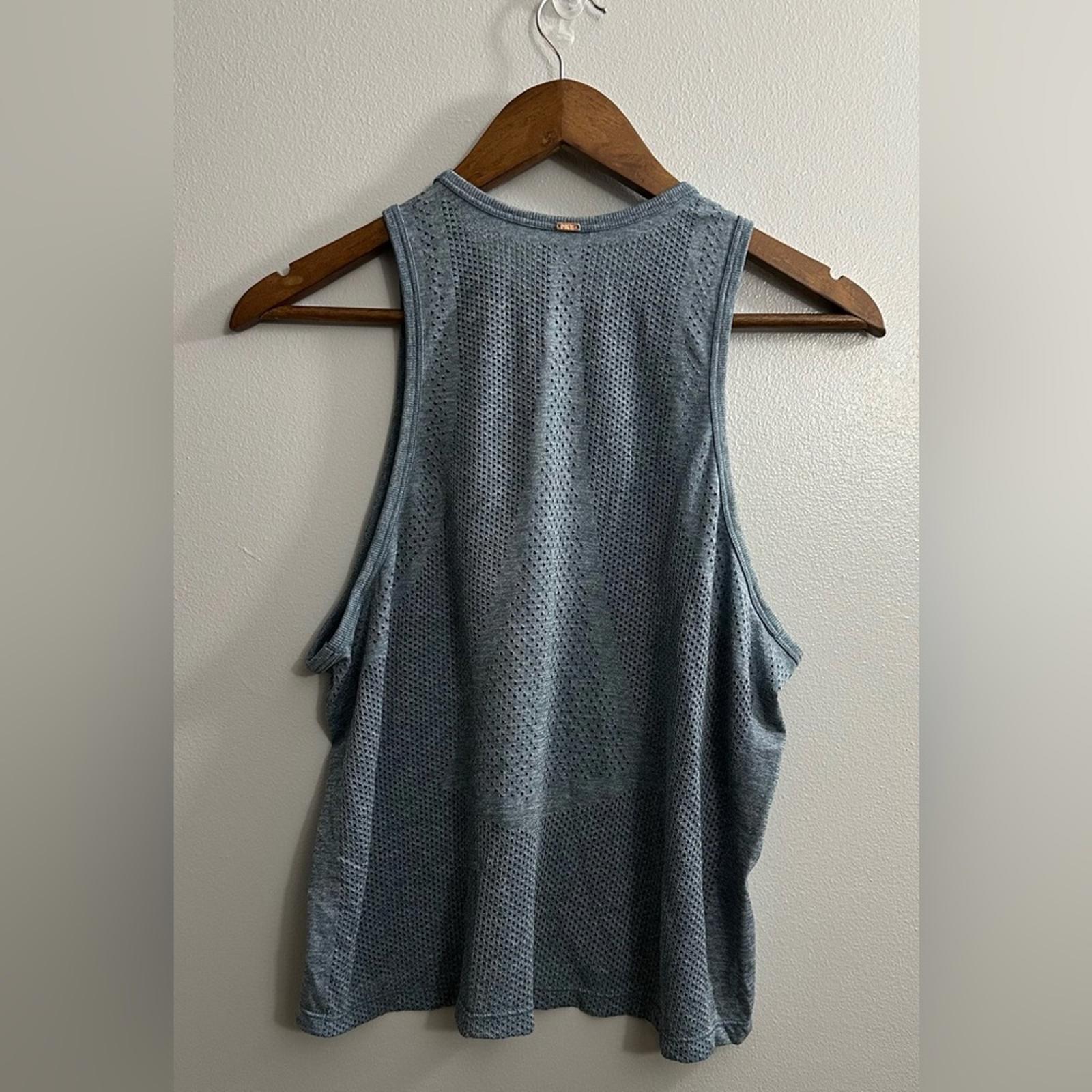 Victoria's Secret PINK Seamless Racerback Perforated Tank Size Small NWT