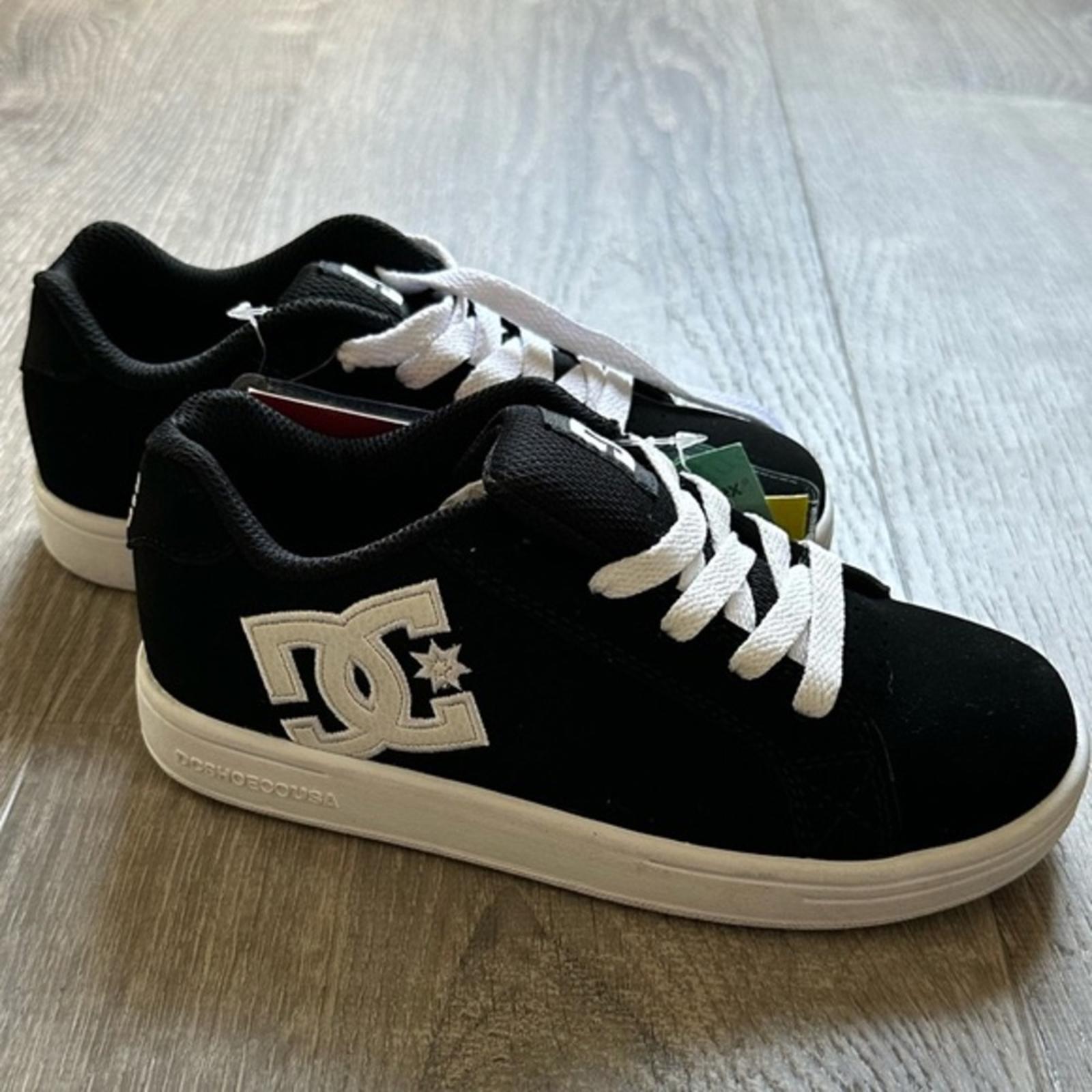 DC Kids Court Low Shoes Skateboarding Black White RARE Sample Youth Size 1