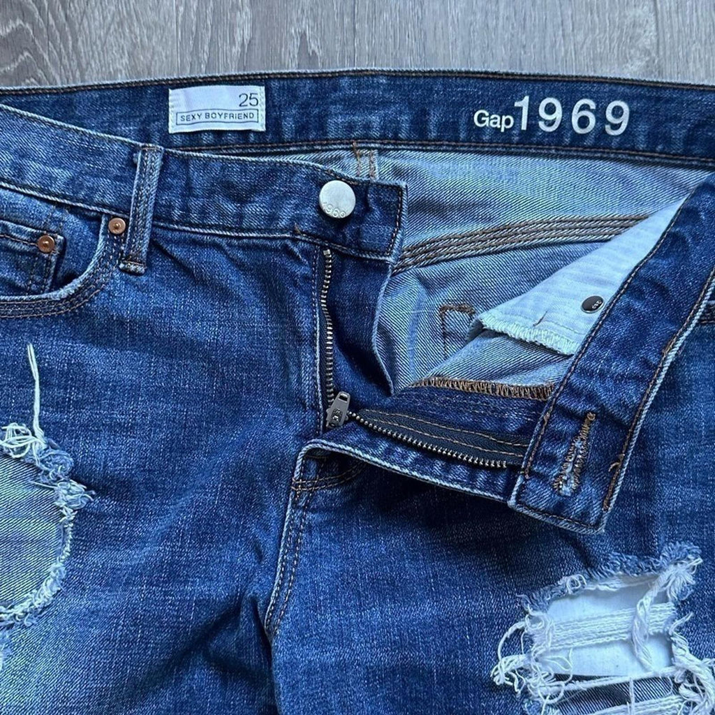 GAP 1969 Sexy Boyfriend Roll Up Destroyed Denim Jeans 
Size 25