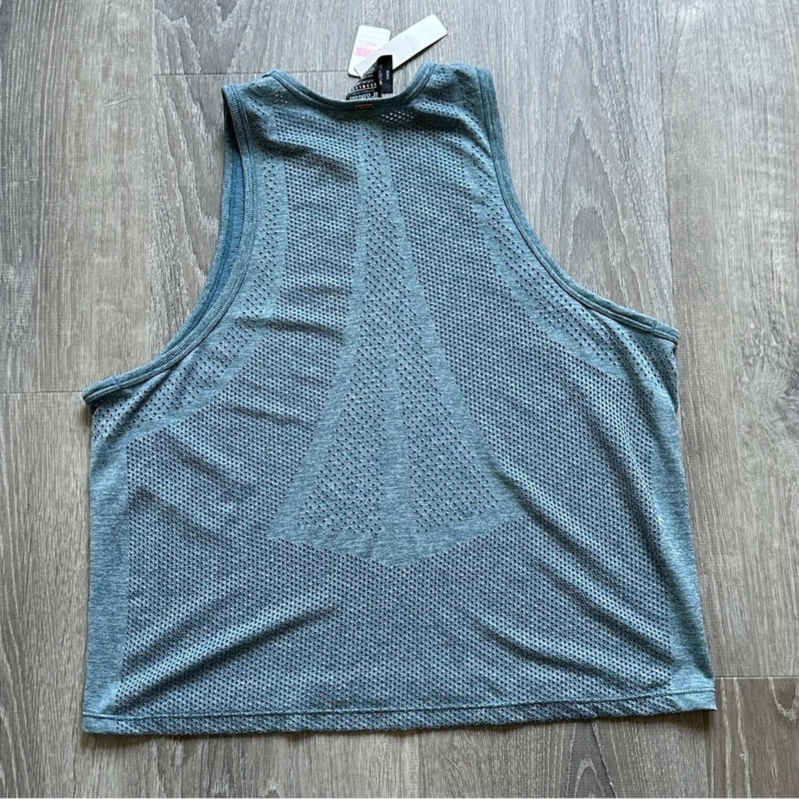 Victoria's Secret PINK Seamless Racerback Perforated Tank Size Small NWT