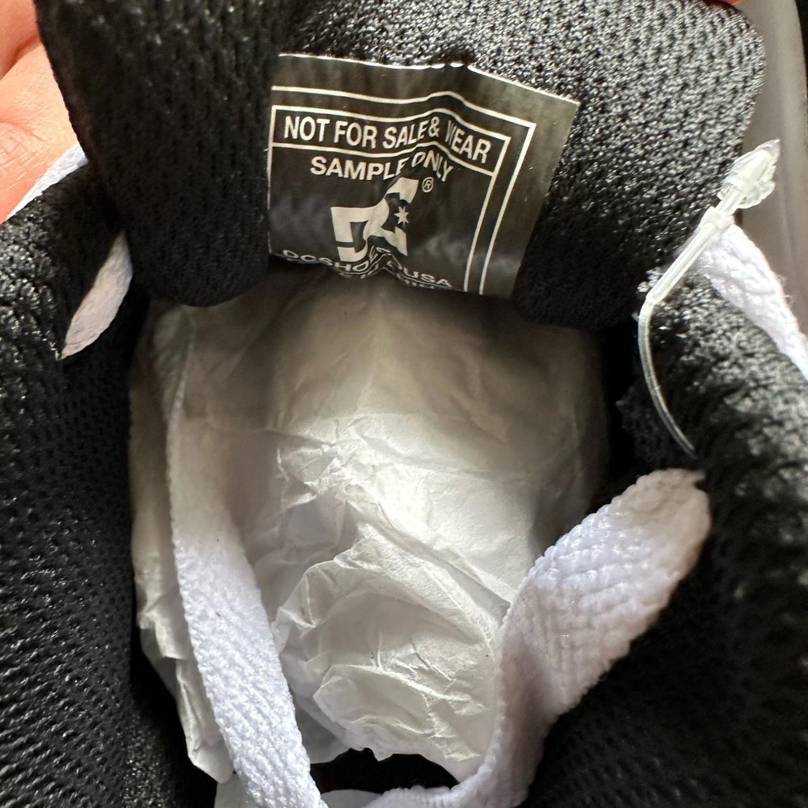 DC Kids Court Low Shoes Skateboarding Black White RARE Sample Youth Size 1