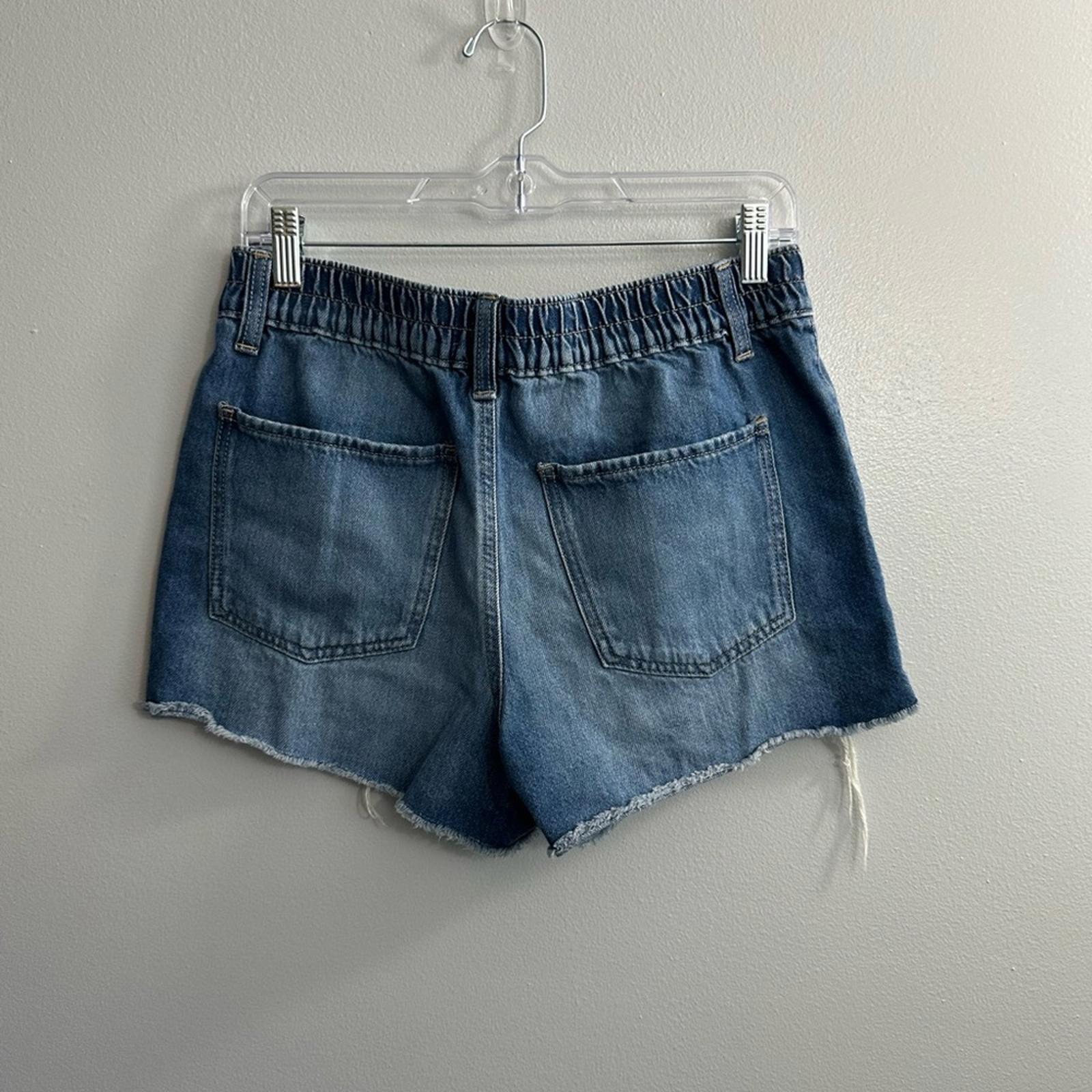 SO Jean distressed Shorts Size Medium!